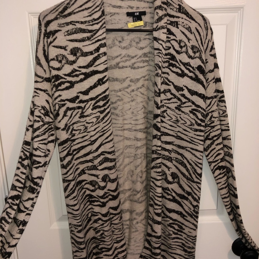H&M Black and Cream Knit Sweater